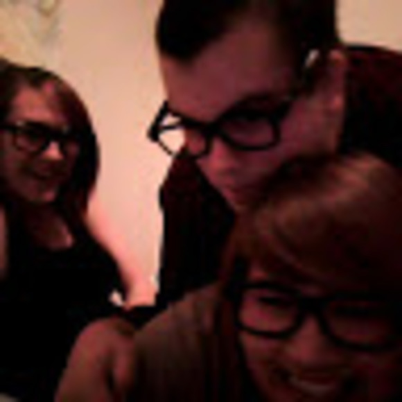 Meet your Posher, Julie - Picture 1 of 1